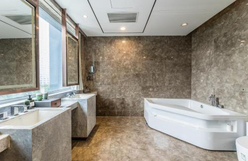 Huaiyin Hotel | Discover Century Runhua Hotel: 4-Star Comfort Awaits