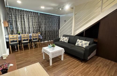 Sungai Dua Apartment | Ideal Family Retreat: CEOZ2 6Pax Duplex Suite Near Airport