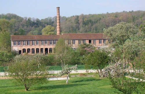 Nod-sur-Seine Villa | Relaxing Getaway at Ceramics: History and Breakfast Included