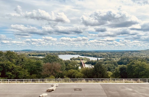 Cergy Apartment | Explore Cergy: Ideal Stay Near Île de Loisirs