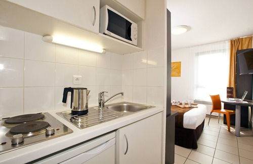 Plaine des Bouchers Apartment | Discover Cerise Strasbourg: Pet-Friendly with Spa Access