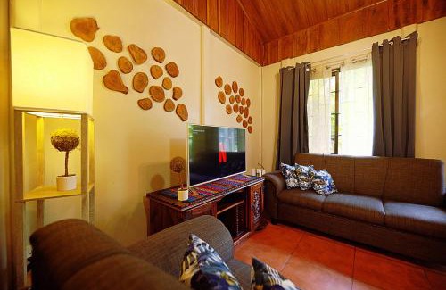 La Fortuna House | Pet-Friendly Retreat at Cerro Chato's House - Rated 9.6/10