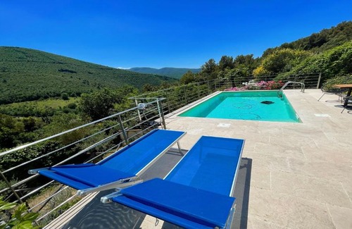 Spoleto House | Cozy Cerro Cottage: Family-Friendly Stay with Pool Access