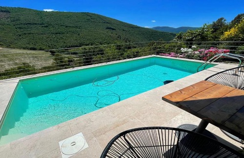 Spoleto House | Cozy Cerro Cottage: Family-Friendly Stay with Pool Access