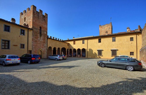 Certaldo Alto Apartment | Historic Certaldo 3: Guest Rated 9.8 with Spa & Breakfast
