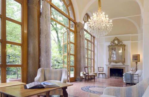 Addizione Erculea Apartment | Indulge in Comfort at Certosa di Ferrara Villa for 12!