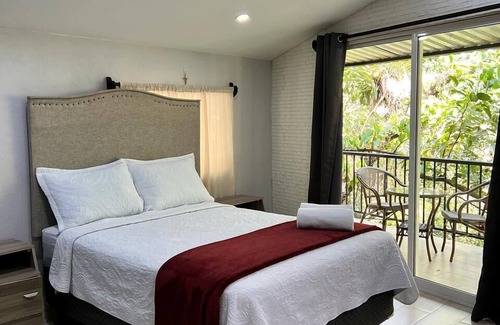 Xilitla Hotel | Elegant Cerveceria James Hotel y Spa with Pool & Pet-Friendly