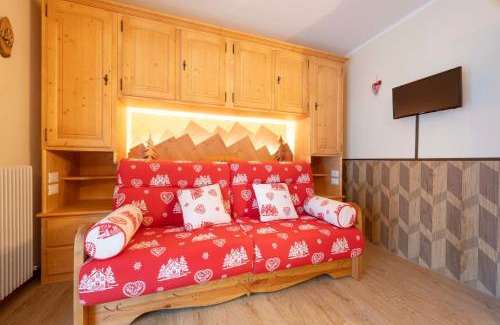 Alba Apartment | Exceptional Cesa Ariale: Child-Friendly Stay with Top Reviews