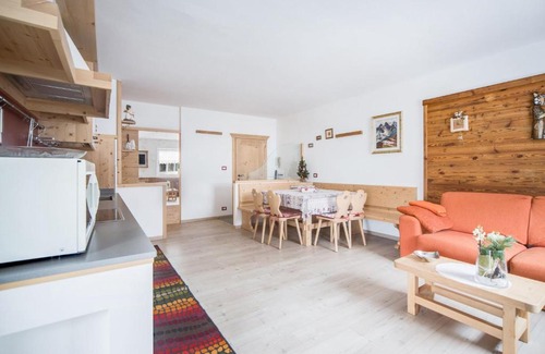 Canazei Apartment | Pet-Friendly Comfort at Cesa Raffaella - Vernel Apartment