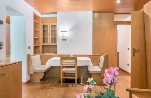 Canazei Apartment | Top-Rated Cesa Soramurat Appartamento 8: Pet Friendly Retreat