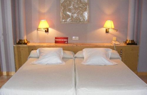 Delicias Hotel | Discover Cesaraugusta: Family-Friendly with Great Amenities