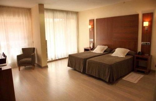 Delicias Hotel | Discover Cesaraugusta: Family-Friendly with Great Amenities