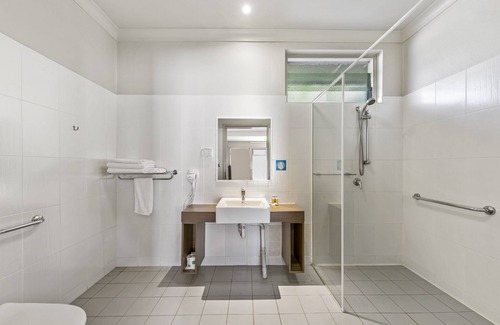 Cessnock Hotel | Discover Cessnock Motel: Eco-Friendly Family Retreat