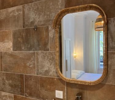 Mantega Apartment | Urban Charm: Family-Friendly Suites with Netflix Access