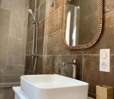 Mantega Apartment | Urban Charm: Family-Friendly Suites with Netflix Access