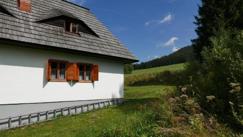 Huty House | Guest Rated 10/10: Cesta z mesta na Huty Awaits You