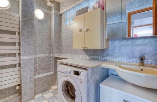 Suresnes Apartment | Discover Comfort at Cette Maison est la Vôtre Hotel