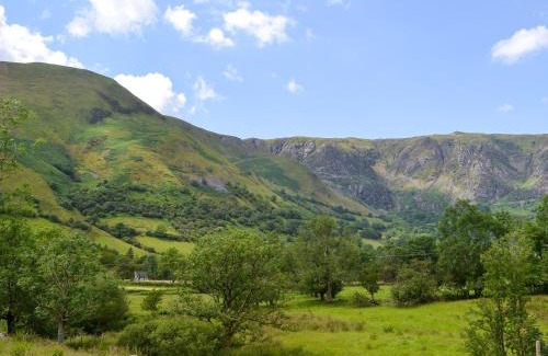 Mawddwy House | Discover Ceunant: Family & Pet-Friendly Getaway Awaits!