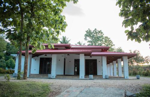 Pallebedda House | Cozy Ceylon Cinnamon Bungalow with Breakfast & Accessibility