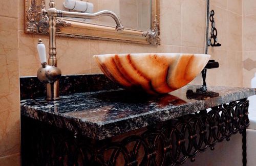Centrul Vechi Apartment | Discover CezAri ApartHotel: Family-Friendly & Guest Rated 9/10