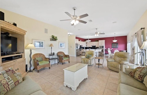 Lullwater Beach On Gulf Of Mexico House | Beachfront Home with Spa & Ocean Views Near Pier Park