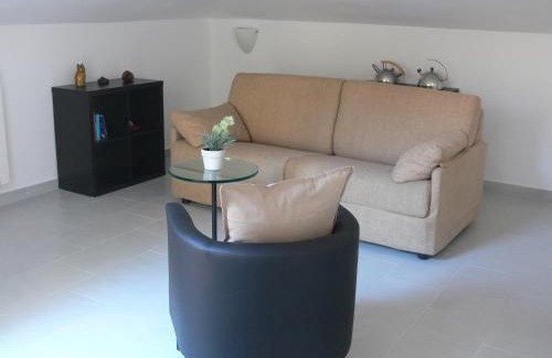 Laigueglia Apartment | Inviting Chà Apartment: 4-Star Stay with Breakfast Included