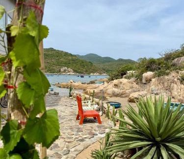 Ninh Hai Bed & Breakfast | Pet-Friendly Chành Rành House with Oceanfront Views