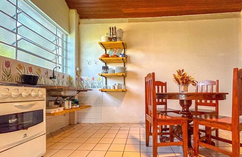 Seccao A House | Chácara 2: Ideal Getaway with Wi-Fi & Pool in Holambra
