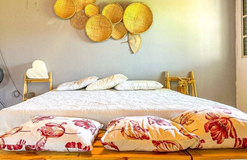 Seccao A House | Chácara 2: Ideal Getaway with Wi-Fi & Pool in Holambra
