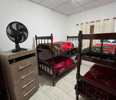 Guaratingueta House | Chácara charmosa com piscina, campo de futebol
