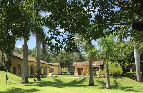 Sorocaba House | Serene Chácara Surrounded by Nature and Family-Friendly Fun