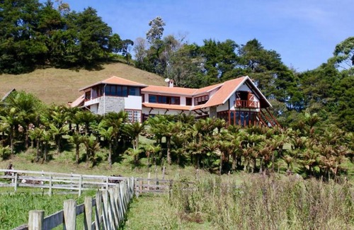 Cunha House | Cozy Retreat with Wi-Fi & Fun Amenities in Cunha