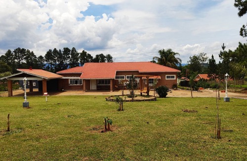 Sao Pedro House | Relax at Chácara Dois Corações: Pool & Pet Friendly Retreat