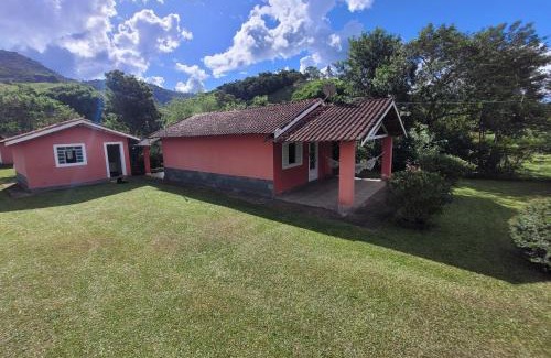 Goncalves House | Pet-Friendly Getaway at Chácara dos Pássaros - 9.6/10 Rating