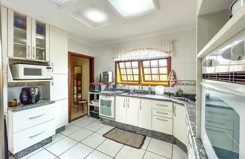 Jardim Colonial House | Elegant Getaway with Pool and Leisure in Atibaia, SP