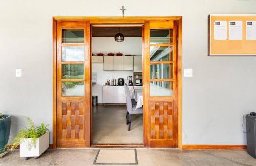 Jarinu House | Spacious Atibaia Retreat for 20 with Pool & Pet-Friendly