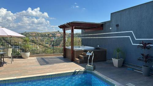 Igarata House | Relax at Chácara Gama: Jacuzzi, Pool & Oceanfront Views