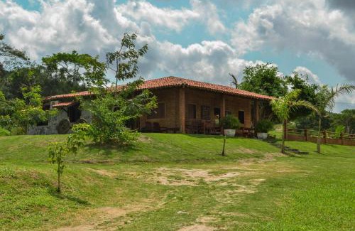 Cha Grande House | Idyllic Chácara Maluco Beleza 4: Pet-Friendly Oceanfront Retreat