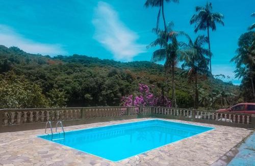 Juquitiba House | Relaxing Retreat by the Water: Pool & Jacuzzi Awaits