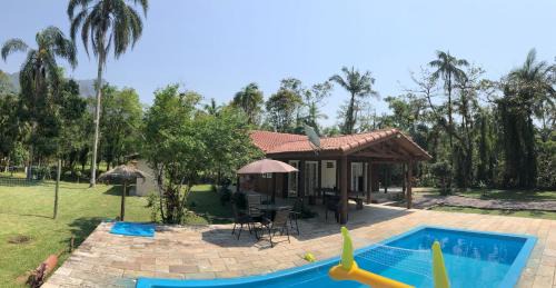 Porto de Cima House | Relax at Chácara Porto Bello: Poolside Retreat in Morretes