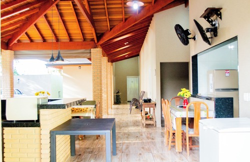 Olimpia House | Chácara Raoni: Family-Friendly Retreat Near the Park