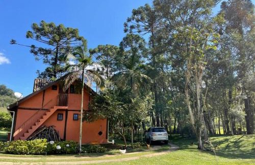 Santo Antonio do Pinhal House | Elegant Chácara Sakura: 4-Star Stay with Family-Friendly Perks
