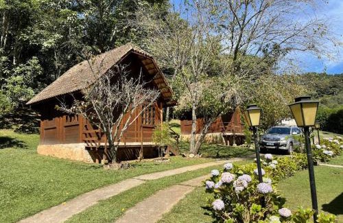 Santo Antonio do Pinhal House | Elegant Chácara Sakura: 4-Star Stay with Family-Friendly Perks