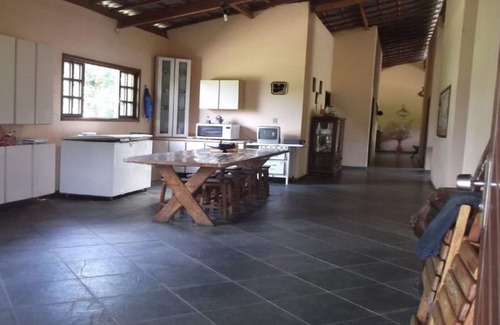 Aruja House | Discover CHÁCARA STA EDWIGES: Pet-Friendly Getaway