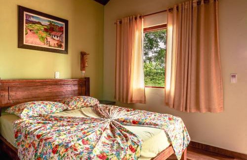 Tuiuti House | Relax at CHÁCARA TOP: Family-Friendly with Pool & Views