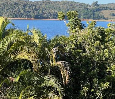 Mogi das Cruzes House | Idyllic Chácara Vista para Represa: Rated 10/10 & Pet Friendly