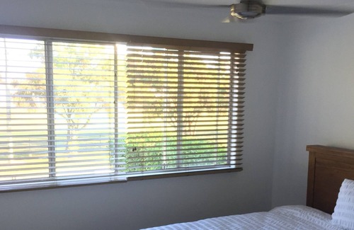 Redcliffe House | Chálǐ·hālǐ Abode - Pet Friendly, Steps from the Beach