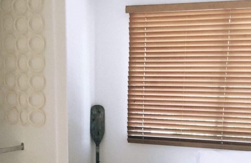 Redcliffe House | Chálǐ·hālǐ Abode - Pet Friendly, Steps from the Beach