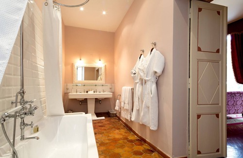 Saint-Christophe-des-Bardes Bed & Breakfast | Experience Château Fombrauge: A Unique Wine Retreat