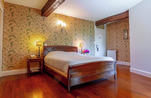 Saint-Christophe-des-Bardes Bed & Breakfast | Experience Château Fombrauge: A Unique Wine Retreat
